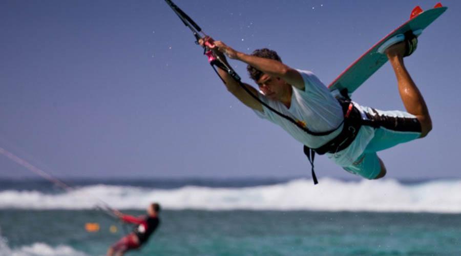 kite surfing