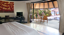 Deluxe Beach Villa with Pool